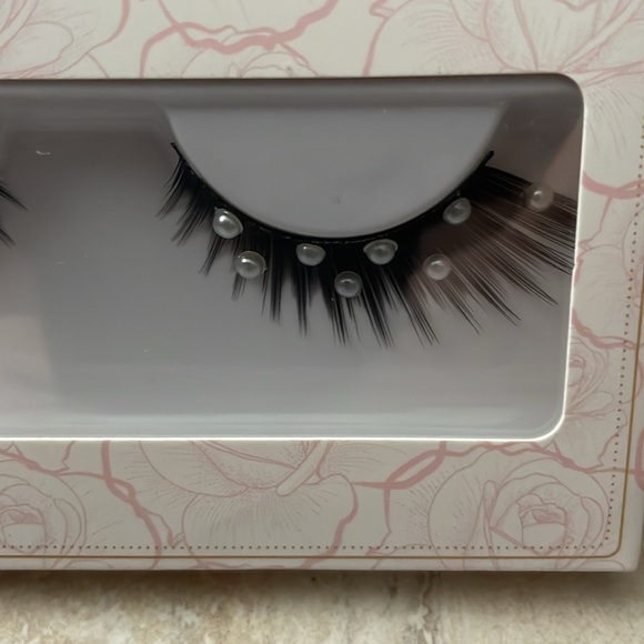 Pearl faux mink eye lashes - Picture 3 of 6